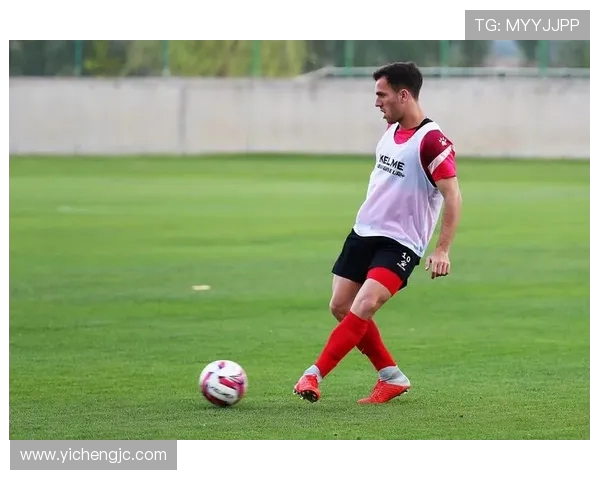 武汉网球队包夹战术解析与实战应用探讨 武汉网球队包夹战术解析与实战应用探讨