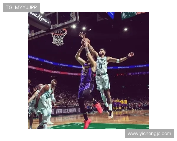 快船与凯尔特人激战加时赛绝杀瞬间引爆全场激情 快船与凯尔特人激战加时赛绝杀瞬间引爆全场激情